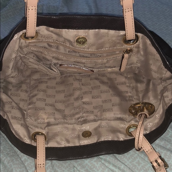 Micheal Kors bag - Picture 3 of 3